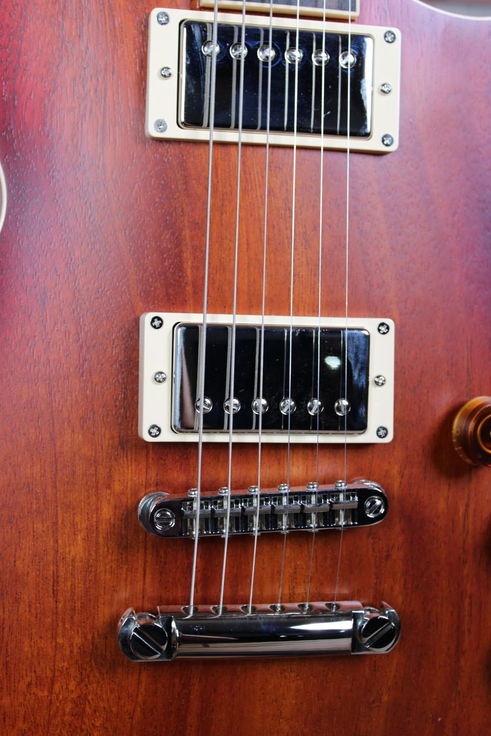 USA Eclipse Open  Grain Amber Cherry Sunburst